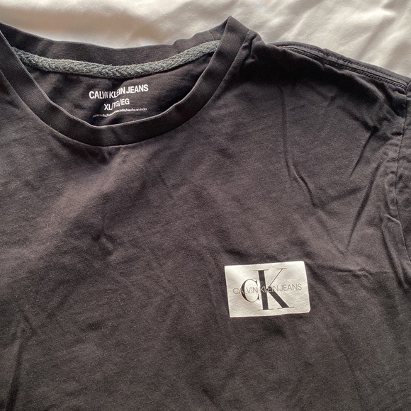Calvin Klein tshirt - Picture 2 of 2